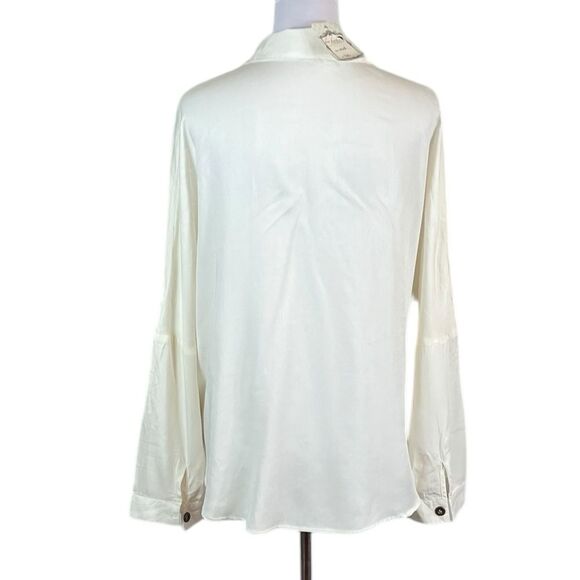 Listicle Women's White Front Ruched Blouse, Size M, NWT - Picture 4 of 11